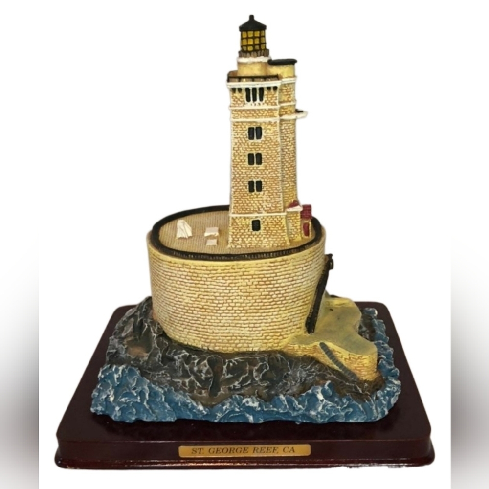 𝅺Oneida Lighthouse of St George Reef California Figurine NIB